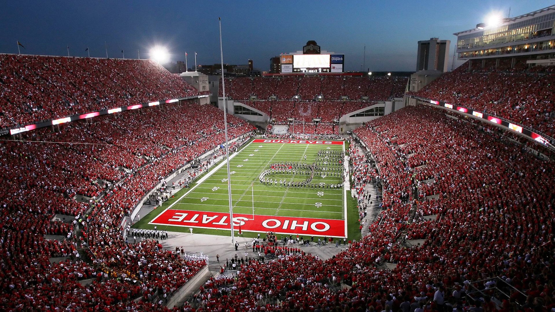 城市与赛事合作设立观赛安全热线提供便捷咨询服务,城市赛播报